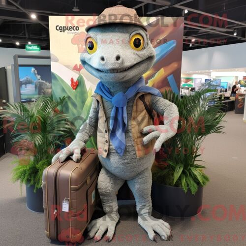 Costume De Mascotte Redbrokoly De Geckos Gris Habillé D Un Pantalon Et De Sacs À Main En Velours Côtelé