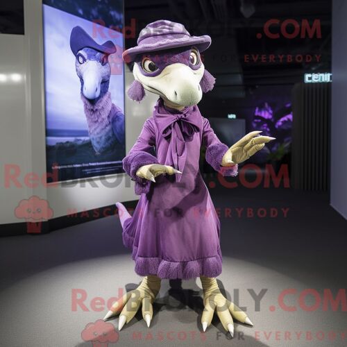 Costume Mascotte Redbrokoly De Deinonychus Violet Personnage Habillé D Une Robe Portefeuille Et De Bérets
