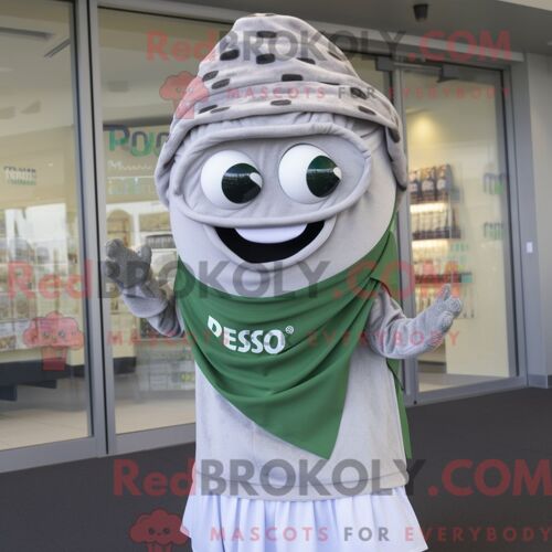 Personnage De Costume De Mascotte Redbrokoly De Pâtes Au Pesto Gris Habillé Avec Une Couverture Et Des Foulards
