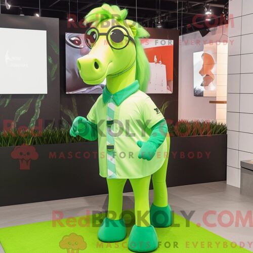 Costume Mascotte Redbrokoly De Cheval Vert Citron Habillé Avec Un Bermuda Et Des Lunettes