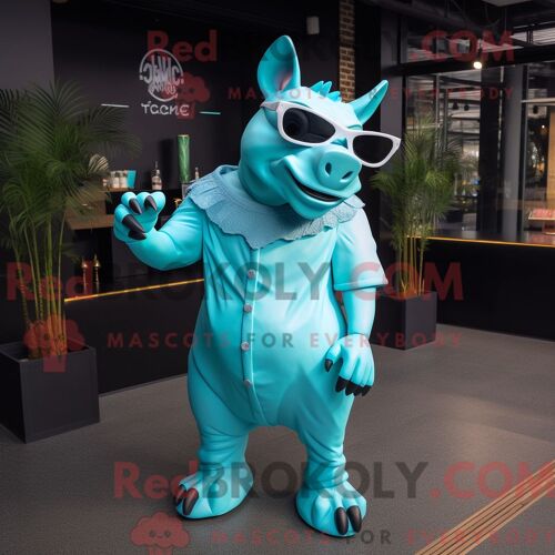 Costume Mascotte Redbrokoly De Rhinocéros Cyan Habillé D Une Robe Midi Et De Lunettes De Soleil