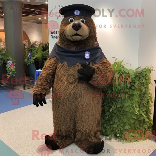 Costume De Mascotte Redbrokoly De Navy Seal Marron Habillé D Une Robe De Soirée Et D Épingles À Châle