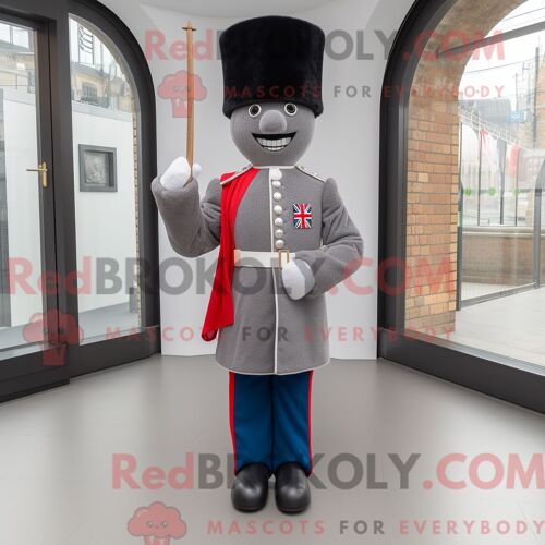 Costume De Mascotte Redbrokoly De La Garde Royale Britannique Grise Habillé D Un Pull Et De Coussinets De Pieds