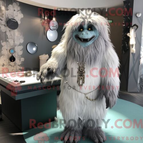 Costume Mascotte Redbrokoly De Yéti Gris Personnage Habillé Avec Une Robe Fourreau Et Des Colliers