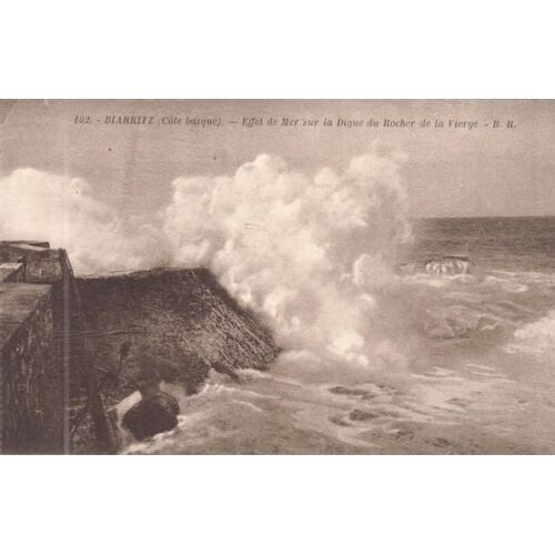 Cpa Biarritz " Effet De Mer Sur La Digue Du Rocher De La Vierge "