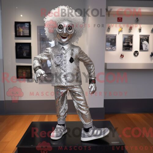 Personnage Mascotte Redbrokoly D Un Hot Dog Vert Forêt Habillé D Une Robe De Mariée Et De Lunettes