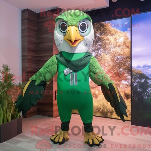 Personnage Mascotte Redbrokoly D Un Faucon Vert Forêt Habillé D Un Bikini Et D Écharpes
