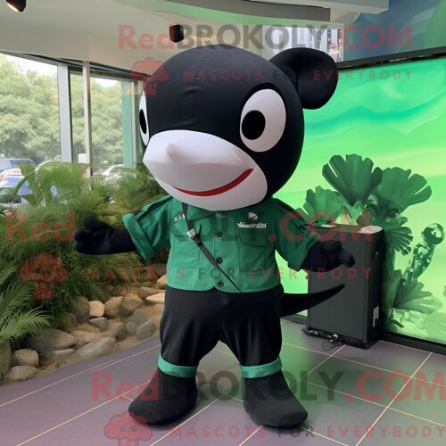 Personnage Mascotte Redbrokoly D Un Épaulard Vert Forêt Habillé D Une Combishort Et De Bretelles