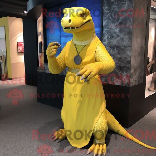 Personnage Mascotte Redbrokoly D Un Chevalier Médiéval Orange Habillé D Une Robe Trapèze Et De Pochettes