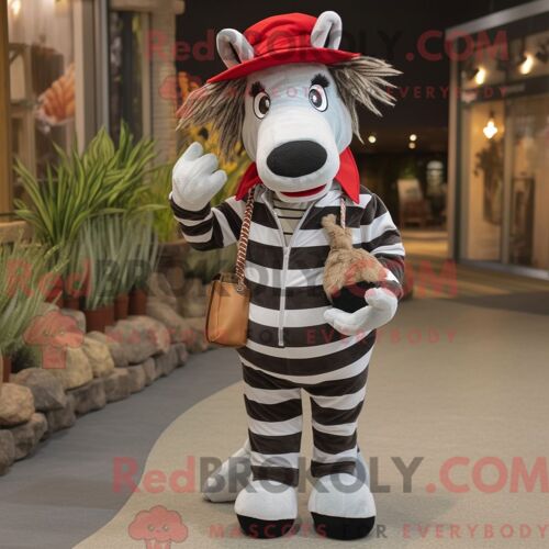 Personnage Mascotte Redbrokoly D Un Élan Irlandais Argenté Habillé D Une Robe Fourreau Et D Épingles À Châle