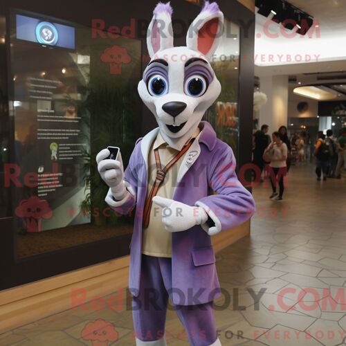 Personnage Mascotte Redbrokoly D Un Cochon D Inde Vert Habillé D Un Jean Bootcut Et D Épinglettes