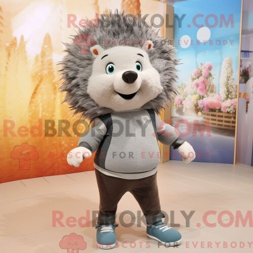 Costume De Mascotte Redbrokoly De Hérisson Gris Habillé D Un Legging Et D Une Ceinture De Smoking