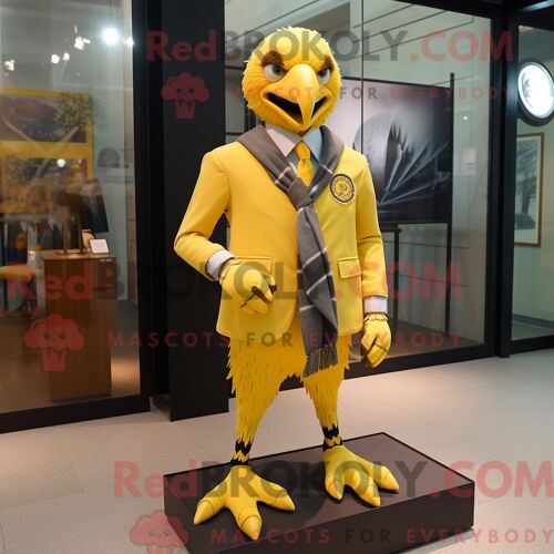 Personnage Mascotte Redbrokoly D Un Aigle Jaune Habillé D Un Blazer Et De Clips Foulard