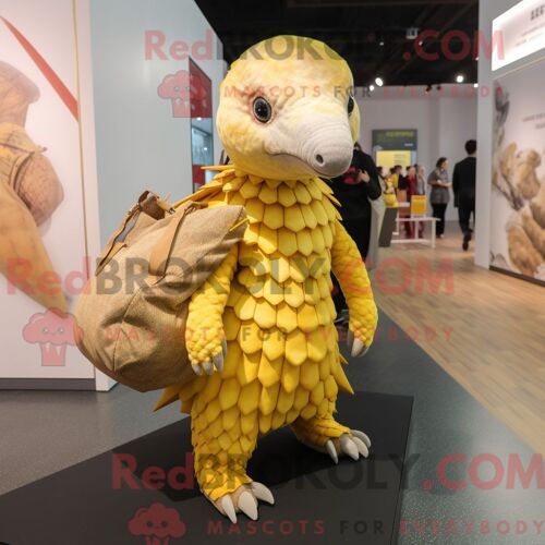Personnage Mascotte Redbrokoly D Un Gecko Blanc Habillé D Une Jupe Longue Et De Coussinets De Pieds