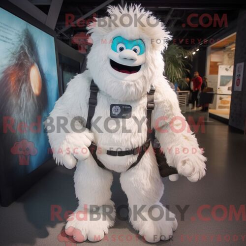 Mascotte Redbrokoly De Yéti Blanc Costume De Personnage Habillé Avec Une Salopette Et Des Bracelets
