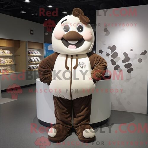 Personnage Mascotte Redbrokoly D Un Chocolat À La Crème Habillé D Un Sweat Et D Épingles À Cheveux