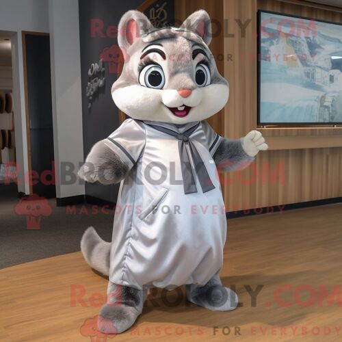 Costume De Mascotte Redbrokoly De Chipmunk Argenté Habillé D Une Jupe Trapèze Et De Lacets De Chaussures