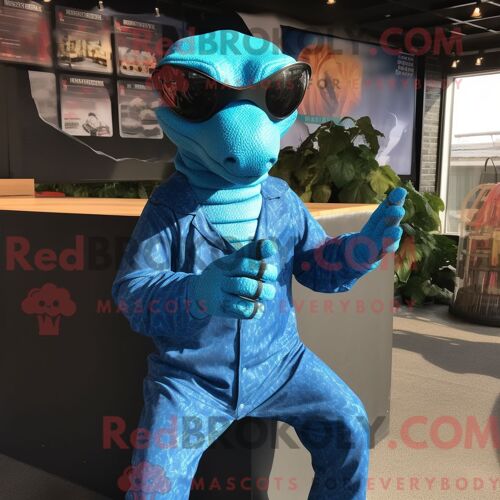 Personnage Mascotte Redbrokoly D Un Roi Crème Habillé D Un Débardeur Et De Porte-Documents