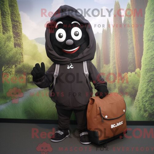 Personnage De Costume De Mascotte Redbrokoly De Prune Noire Habillé Avec Un Sweat À Capuche Et Des Sacs À Dos