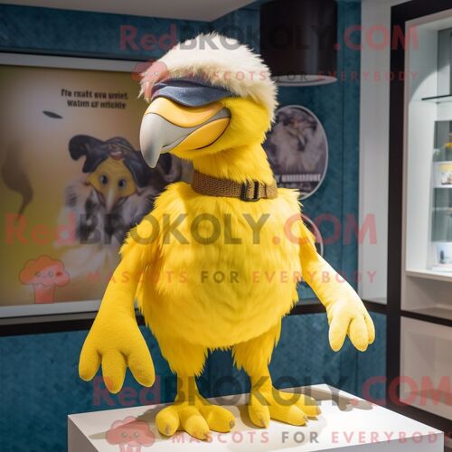 Costume De Mascotte Redbrokoly De Vache Violette De Guernesey Habillé D Un Jean Bootcut Et D Un Porte-Monnaie