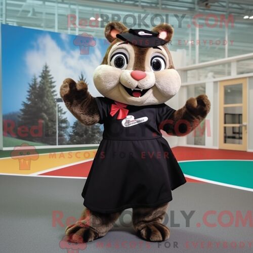 Costume Mascotte Redbrokoly De Chipmunk Noir Habillé Avec Une Jupe Plissée Et Des Écharpes