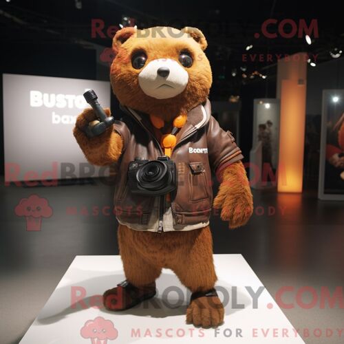 Personnage De Costume De Mascotte Redbrokoly De Caméra Rouille Habillé D Une Veste En Cuir Et De Bracelets De Cheville