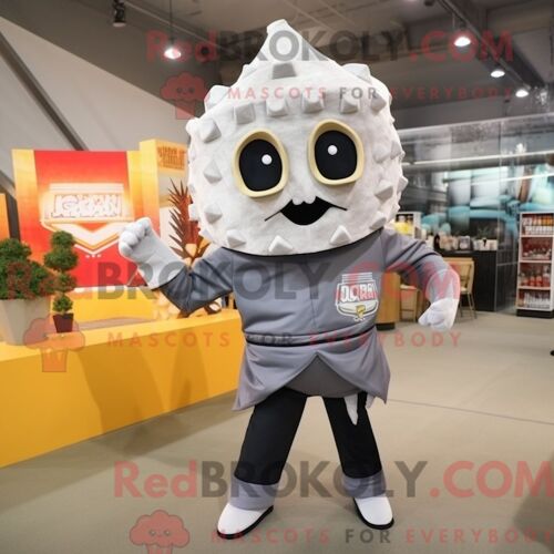 Costume Mascotte Redbrokoly De Nachos Gris Personnage Habillé D Une Combinaison Et De Lacets De Chaussures