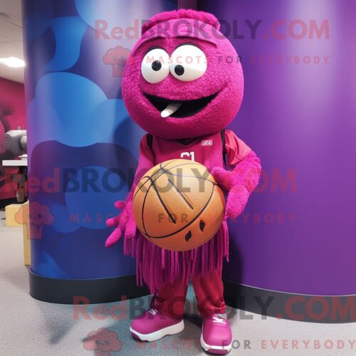 Personnage De Costume De Mascotte Redbrokoly De Ballon De Basket-Ball Magenta Habillé Avec Un T-Shirt Henley Et Des Épingles De Châle