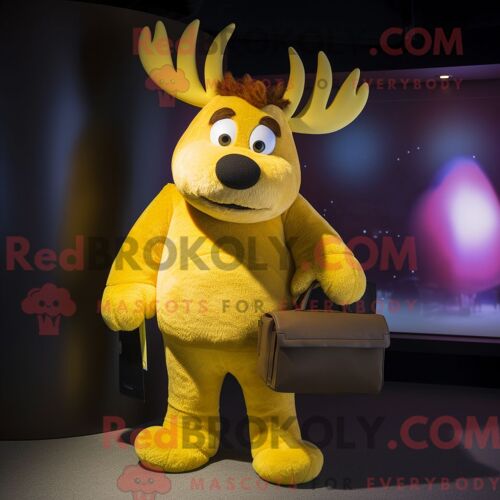 Costume Mascotte Redbrokoly De Renne Jaune Habillé D Un Pull Et De Sacs À Main