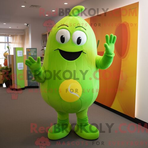 Costume Mascotte Redbrokoly De Dragon Beige Habillé D Un Pantalon Cargo Et De Bérets