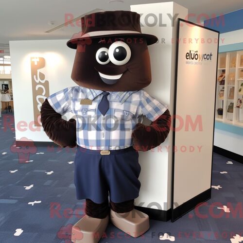 Costume De Mascotte Redbrokoly De Barres De Chocolat Bleu Marine Habillé D Une Chemise Boutonnée Et De Pinces À Chaussures