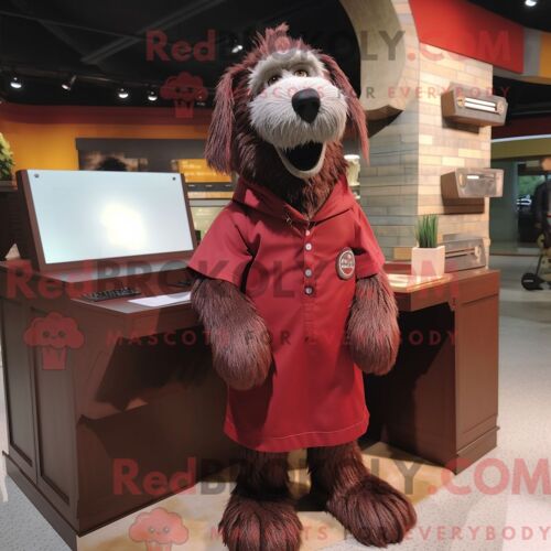 Costume De Mascotte Redbrokoly De Chien Marron Habillé Avec Une Salopette Et Des Épingles À Châle