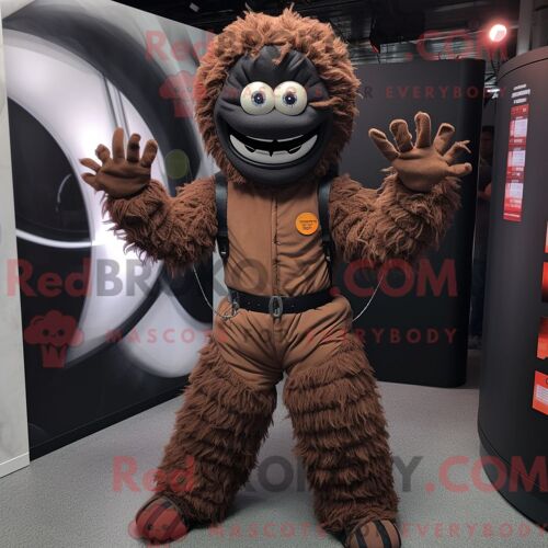 Costume Mascotte Redbrokoly De Contorsionniste Marron Habillé D Une Combinaison Et De Porte-Clés