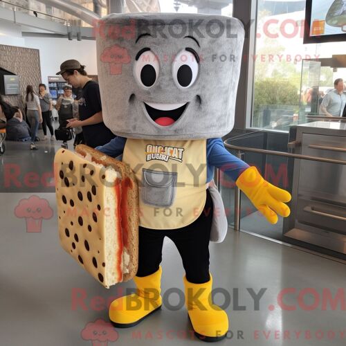 Personnage De Costume De Mascotte Redbrokoly De Corned-Beef Et De Chou Doré Habillé D Une Chemise En Jean Et De Sacs À Dos