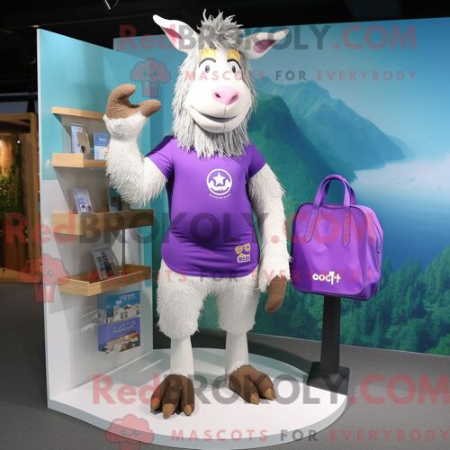 Costume De Mascotte Redbrokoly De Chèvre Violette Habillé D Un Short Et De Sacs Fourre-Tout