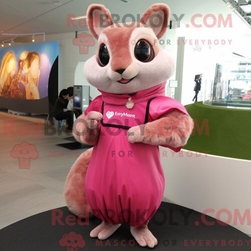 Costume De Mascotte Redbrokoly De Peach Oyster Habillé Avec Un Jean Boyfriend Et Des Ceintures