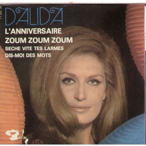 L'anniversaire 2'20 (P. Delanoe - Denoncin) - Seche Vite Tes Larmes (H. Ithier, J. Last)  /  Zoum Zoum Zoum 2'55 (N. Perides, A. Canfora) - Dis-Moi Des Mots 3'00 (C. Ferrer, M. Treussart, P. Monnehay)