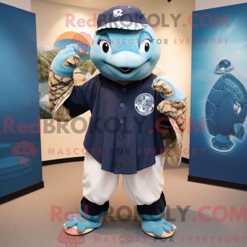 Costume De Mascotte Redbrokoly De Tortue De Mer De La Marine Personnage Habillé Avec Un T-Shirt De Baseball Et Des Épingles À Châle