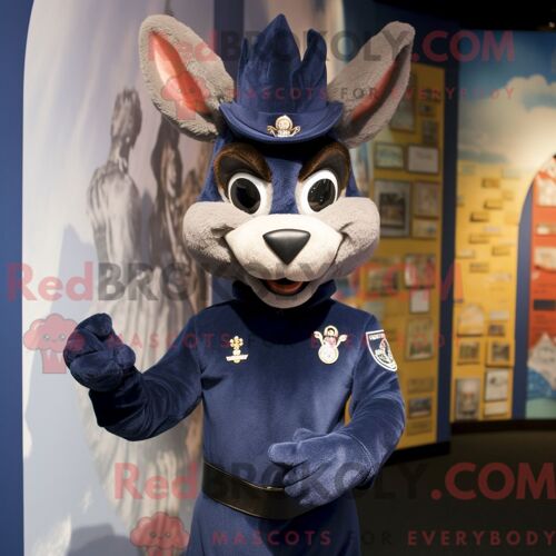 Personnage De Costume De Mascotte Redbrokoly De Céleri Rouge Habillé Avec Un T-Shirt À Col En V Et Des Gants