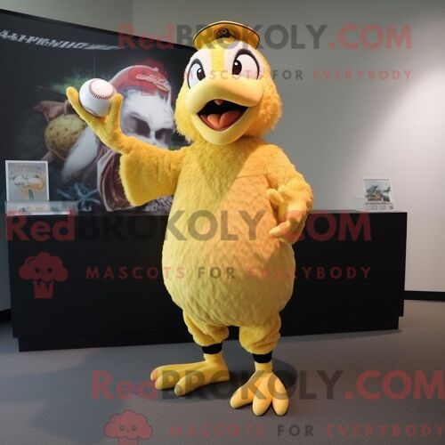 Costume De Mascotte Redbrokoly De Faisan Jaune Habillé D Un T-Shirt De Baseball Et De Pochettes