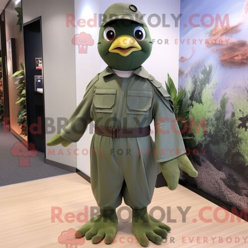 Costume Mascotte Redbrokoly De Puma Violet Personnage Habillé Avec Un Short De Course Et Des Bagues