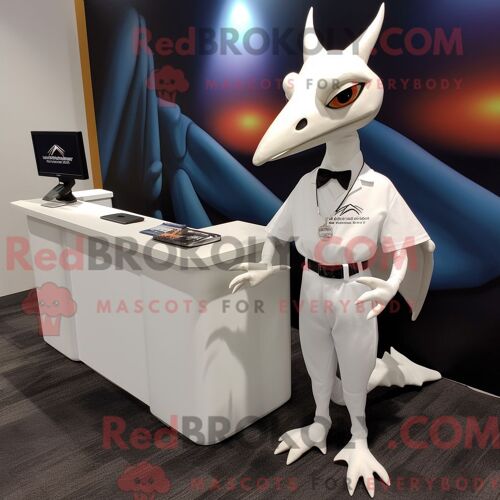 Costume De Mascotte Redbrokoly De Ptérodactyle Blanc Personnage Habillé D Un T-Shirt Polo Et D Épingles À Cravate