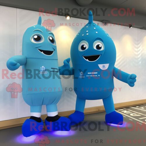 Costume De Mascotte Redbrokoly De Paire De Patins À Glace Cyan Habillé Avec Un Maillot De Bain Une Pièce Et Des Cravates