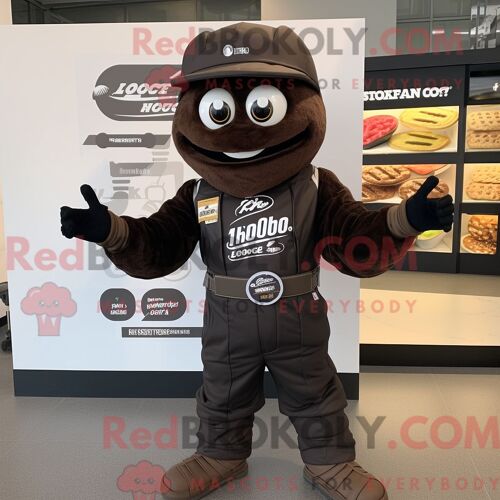 Personnage De Costume De Mascotte Redbrokoly De Barres De Chocolat Noir Habillé Avec Une Veste De Moto Et Des Bonnets
