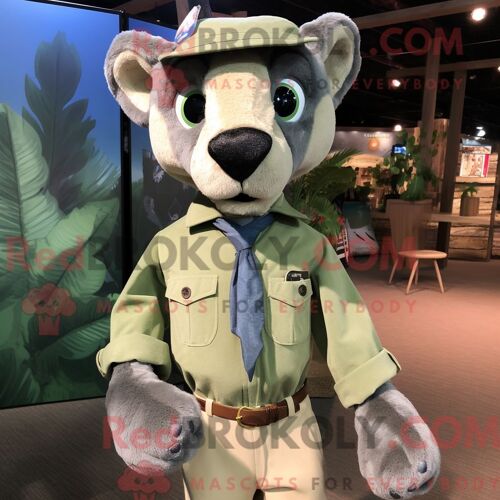 Costume De Mascotte Redbrokoly De Puma Olive Personnage Habillé D Une Chemise En Chambray Et De Noeuds Papillons