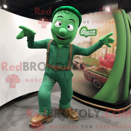 Costume De Mascotte Redbrokoly De Contorsionniste Vert Forêt Habillé D Un Pantalon Cargo Et De Boutons De Manchette