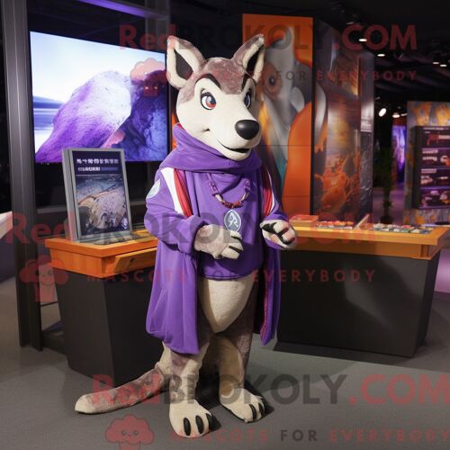 Costume De Mascotte Redbrokoly De Dingo Violet Personnage Habillé D Un Sweat-Shirt Et D Épingles À Châle