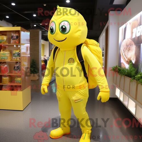 Costume De Mascotte Redbrokoly De Bonbon Jaune Citron Habillé Avec Une Combinaison Et Des Sacs À Dos