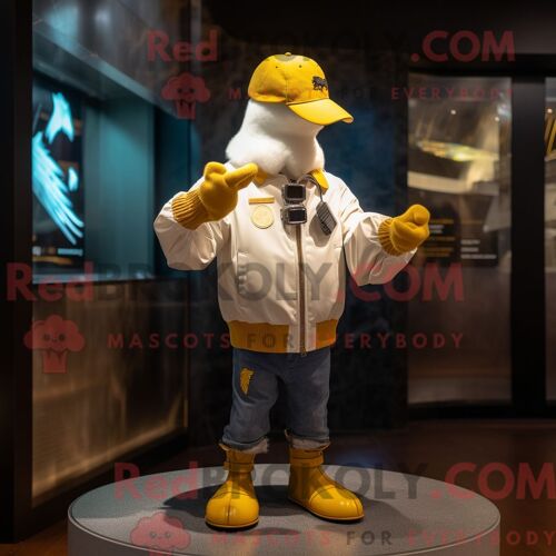 Costume De Mascotte Redbrokoly De Château Irlandais Rose Habillé D Un Pantalon Cargo Et De Boucles D Oreilles