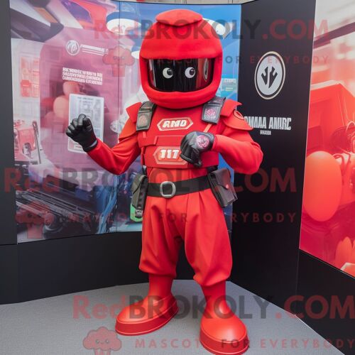 Costume Mascotte Redbrokoly De Commando Rouge Personnage Habillé Avec Une Jupe Et Des Anneaux